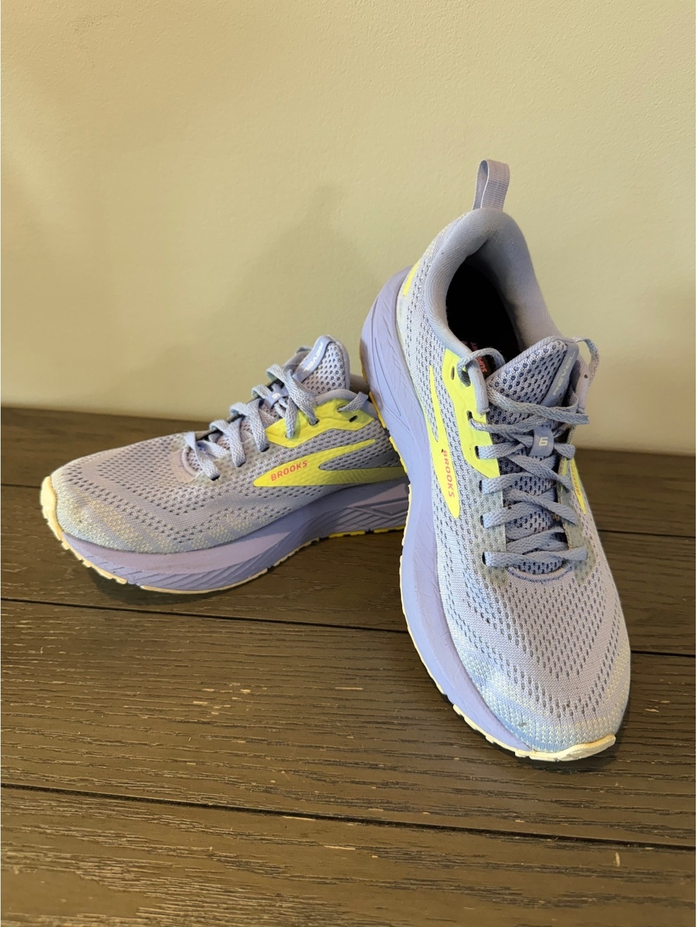Brooks Running Shoes Women’s Size 8 Medium